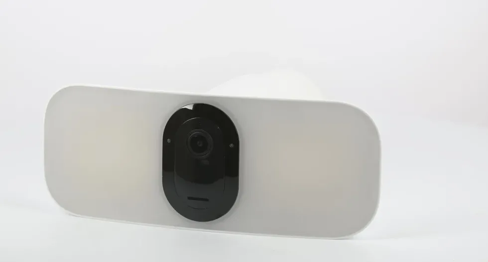 Arlo Pro 3 Floodlight – Overvåkingskamera