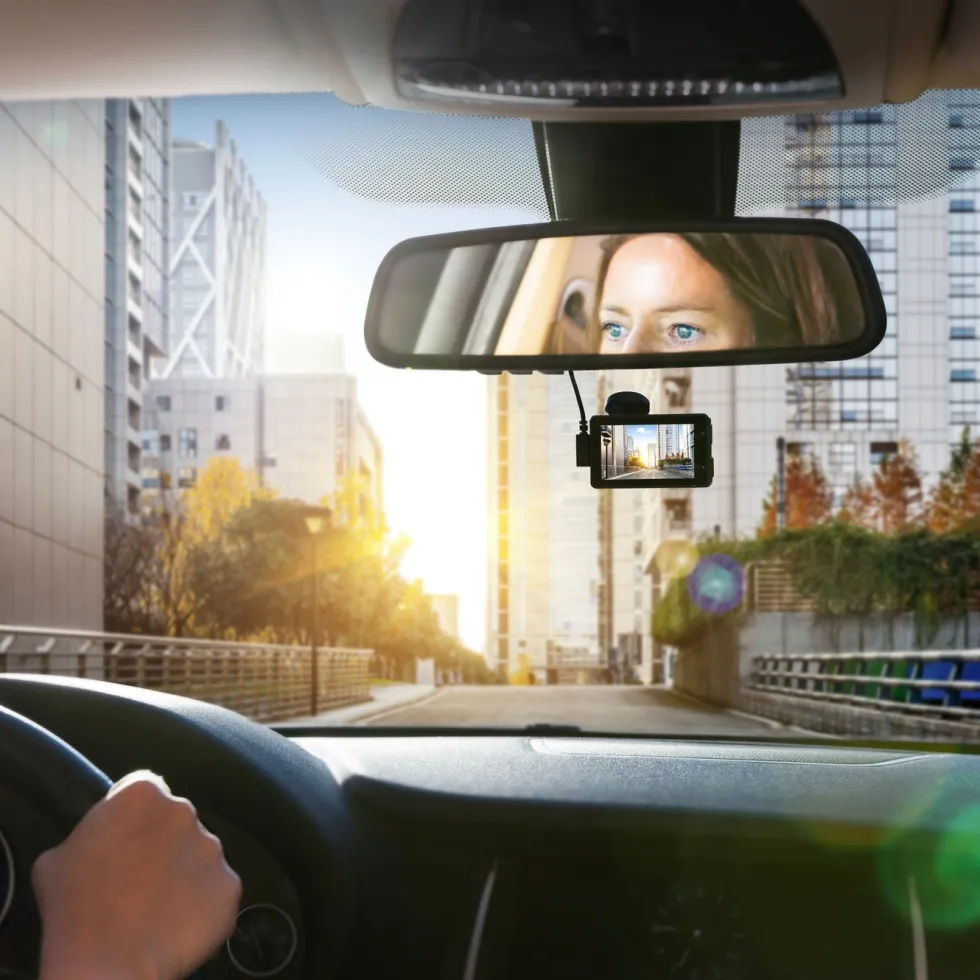 Garmin Dash Cam X210 Quad HD-bilkamera med skjerm
