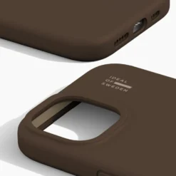 IDEAL OF SWEDEN Silicone MagSafe Case – mobildeksel til iPhone 13, 14, 15, 16e og 17e Mocha Mousse