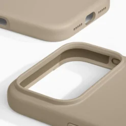 IDEAL OF SWEDEN Silicone MagSafe Case – mobildeksel til iPhone 17 Pro Perfect Beige