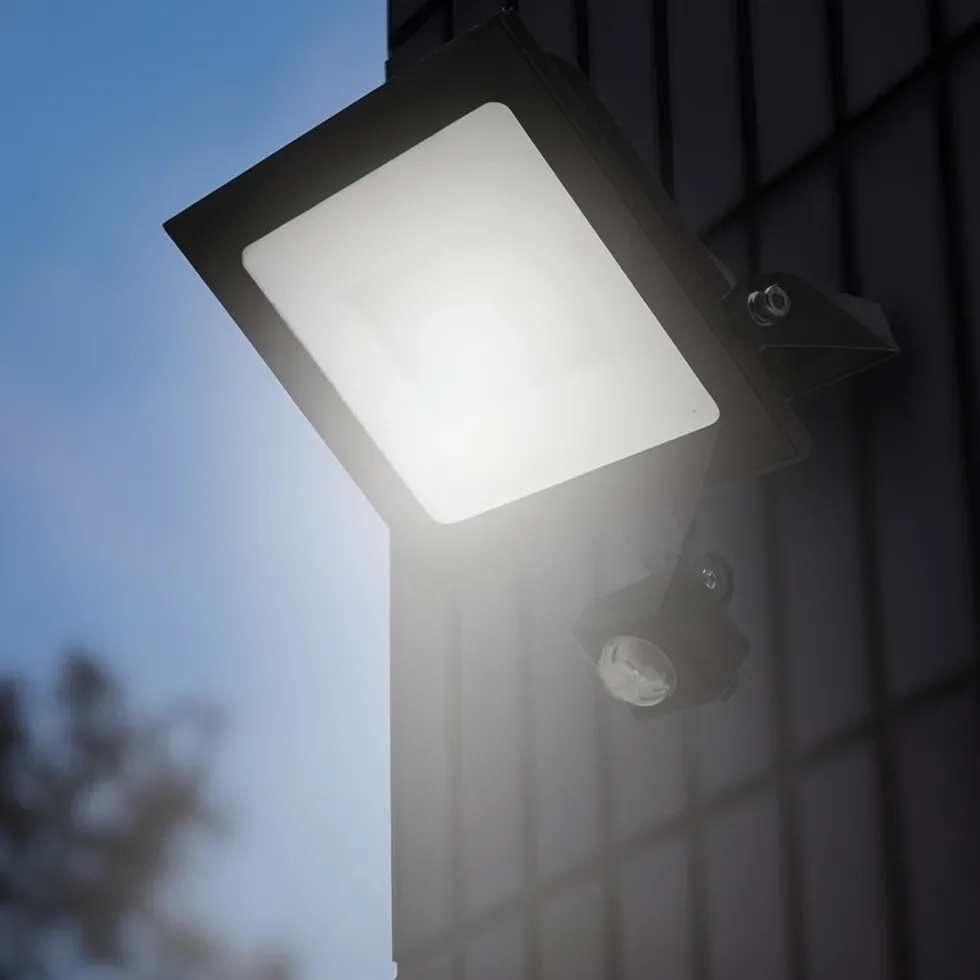 Luxorparts LED-lyskaster med bevegelsessensor 50 W (5750 lm)