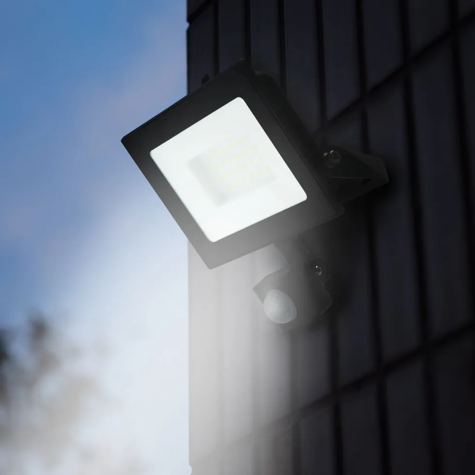 Luxorparts LED-lyskaster med bevegelsessensor 30 W (3380 lm)