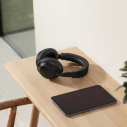 Nomadelic Hybrid ANC Headphones Solo 200