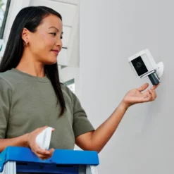 Ring Spotlight Cam Plus Battery Trådløst overvåkingskamera Hvit