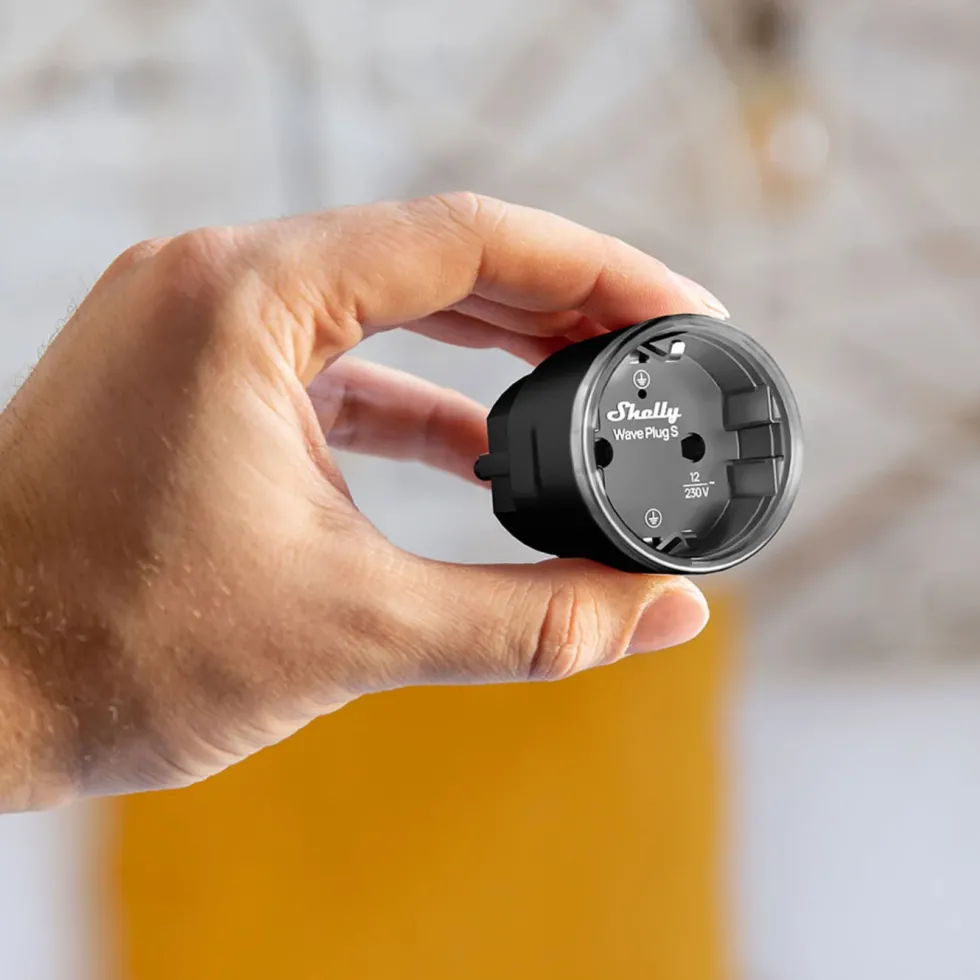 Shelly Wave Plug S LR – smart Z-Wave-plugg med energimåling Svart