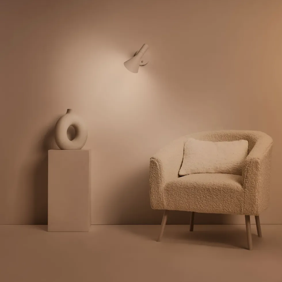 WiZ Varmhvit C37 Smart LED-pære E14 470 lm